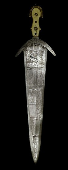 ESPADA DE CARLOS V-CINQUEDEA S XVI-ARTE DE FERRARA.EMPUÑADURA DE MARFIL.CARLOS V YTRABAJOS DE
