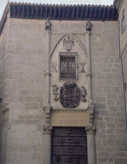 EXTERIOR-FACHADA FIN S XV CON ESCUDO RRCC-FUE CARCEL Y CUARTEL
TOLEDO, CASA-POSADA STA
