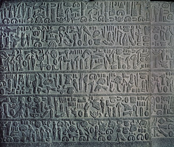 INSCRIPCION JEROGLIFICA HITITA SOBRE PIEDRA
PARIS, MUSEO PETIT PALAIS
FRANCIA