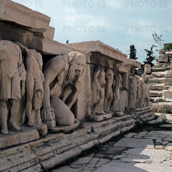 TEATRO DE DIONISIO-RELIEVES DEL ESCENARIO
ATENAS, ACROPOLIS
GRECIA

This image is not