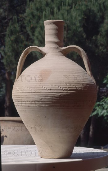 CANTARO CON DOS ASAS Y DECORACION LINEAL DE DEDO E INCISA DE TEJA
CULLAR DE BAZA, COLECCION