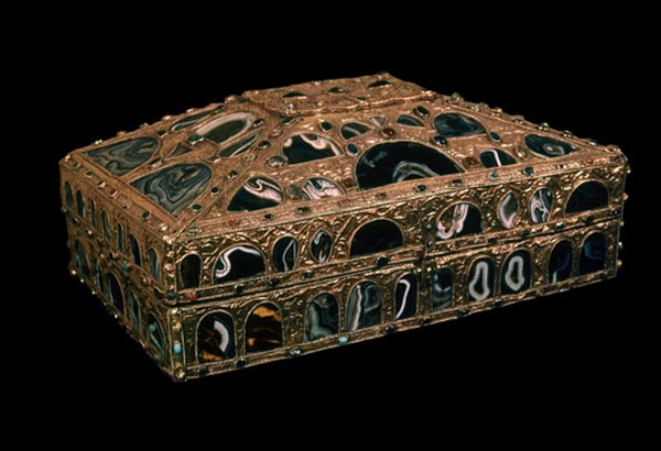 TESORO DE LA CAMARA SANTA-CAJA DE AGATAS DONADA POR FRUELA II EN EL AÑO 910
OVIEDO, CATEDRAL DE