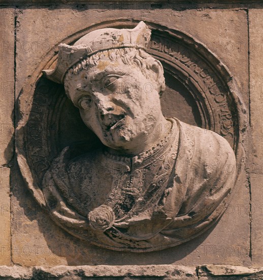 JUNI JUAN DE 1507/77
EXTERIOR-FACHADA DEL HOSTAL-DETALLE DE TONDO CON PERSONAJE
LEON,