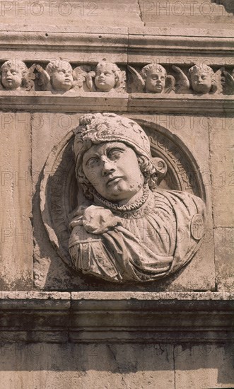 JUNI JUAN DE 1507/77
EXTERIOR FACHADA DEL HOSTAL-DETALLE DEL TONDO DEL INFANTE D ENRIQUE
LEON,