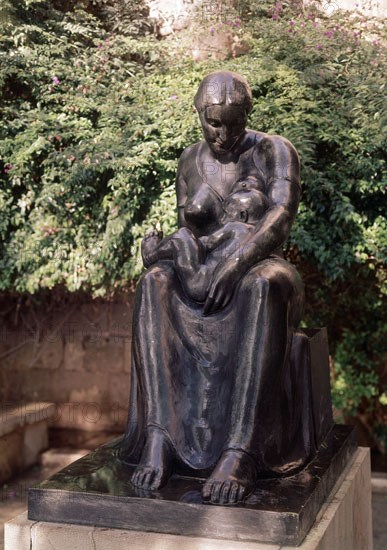 VIVES M
ESCULTURA-MATERNIDAD
PALMA, JARDINES S'HORT DEL REI
MALLORCA