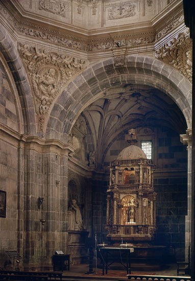 MAESTRO PLAZA
CAPILLA DEL LIGNUM CRUCIS CON LA RELIQUIA DEL MAYOR TROZO CONOCIDO DE LA CRUZ DE