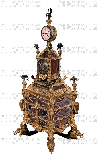 JAMES
RELOJ INGLES DE MESA CON AGATAS S XVIII
MADRID, COLECCION PARTICULAR
MADRID