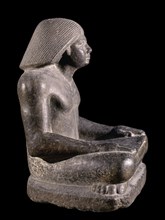 ESCRIBA SENTADO. GRANITO GRIS.  V DINASTIA. PROCEDE DE SAQQARA. 48 CMS ALTURA. VISTA