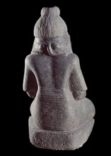ESCRIBA RAMSES NAKHTU. XX DINASTIA PROCEDE DE KARNAK. GRANITO GRIS. 80 CMS ALTURA
CAIRO, MUSEO
