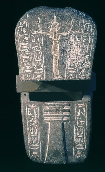 SARCOFAGO DE UNO DE LOS HIJOS DE RAMSES II (VISTA DE LA BASE). PROCEDE DE MEDINET HABU. XIX