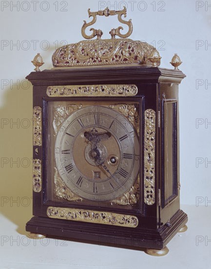 ETHERIN
RELOJ INGLES S XVII-CAJA EBONIZADA
MADRID, COLECCION PARTICULAR
MADRID