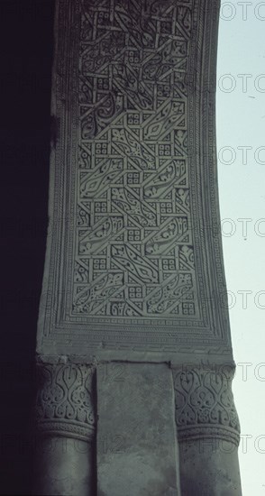 YESERIA EN UNA DE LAS ARCADAS DEL PATIO - S IX
CAIRO, MEZQUITA AHMED IBN TULUN
EGIPTO

This