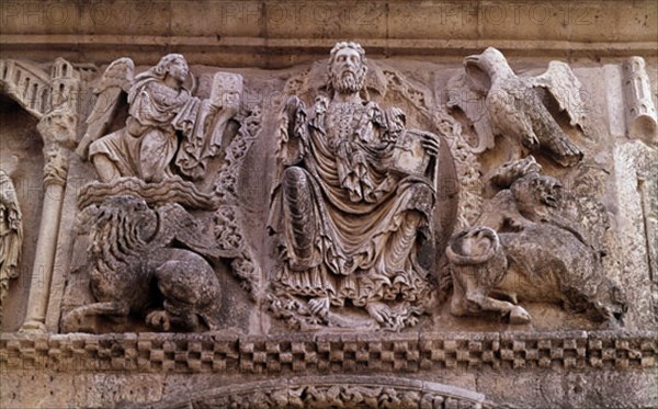 EXTERIOR-FRISO S XII (1175-1180)-DETALLE DEL  PANTOCRATOR Y SIMBOLOS DE LOS EVANGELISTAS
CARRION