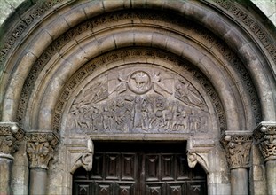 PUERTA DEL CORDERO(1ºDE ROMANICO CON VARIAS ESCENAS)TIMPANO:SACRIFICIO ISAAC.S XI
LEON, COLEGIATA