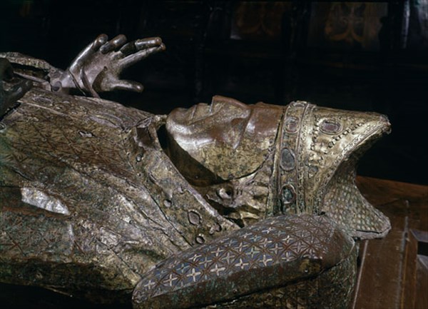 SEPULCRO DEL OBISPO MAURICIO EN EL CORO - 1260 - MADERA RECUBIERTA CON CHAPA DE COBRE