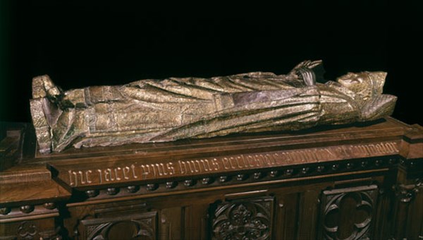 SEPULCRO DEL OBISPO MAURICIO EN EL CORO - 1260 - MADERA RECUBIERTA CON CHAPA DE COBRE