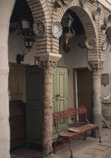 PATIO DE VIVIENDA DE UN ANTICUARIO
CORDOBA, BAÑOS DE PESCADERIA
CORDOBA