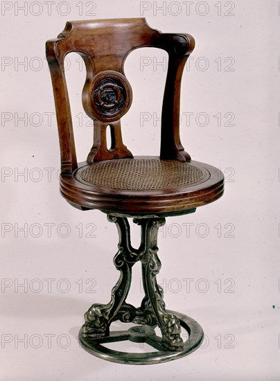 SILLA DE MIMBRE CON PIE DE HIERRO TORNEADO