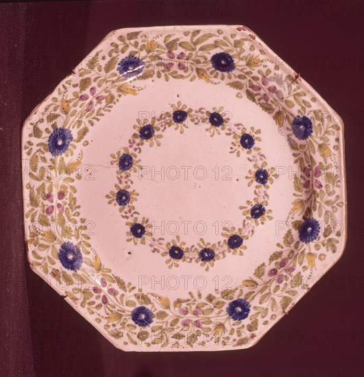 CERAMICA POPULAR DE VALENCIA S XIX-PLATO

This image is not downloadable. Contact us for the high