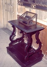 COVARRUBIAS ALONSO 1488/1570
TELEFONO POR EL QUE HABLO EL GRAL MOSCARDO CON SU HIJO
TOLEDO,