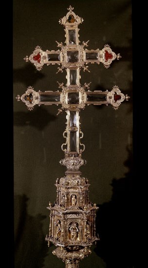 VOZMEDIANO D
CRUZ PROCESIONAL-PLATA DORADA Y CINCELADA-S XVI-REST S XVII
SEVILLA,