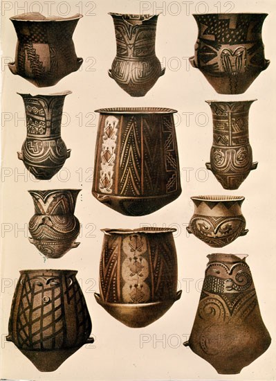 LAMINA DE VASIJAS DE CERAMICA ARGENTINA
MADRID, MUSEO DE AMERICA
MADRID