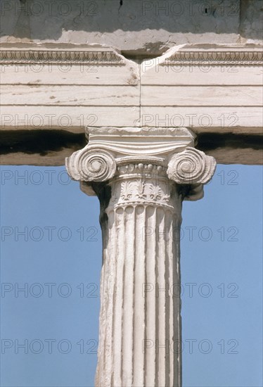 ERECTEION - CAPITEL JONICO DE LA COLUMNA DEL PORTICO
ATENAS, ACROPOLIS
GRECIA

This image is