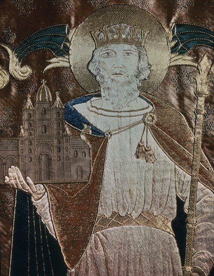 *ESTANDARTE PROCESIONAL CON BORDADO DEL REY EDUARDO I EL CONFESOR(INGLES)(1002-1066)
LONDRES,