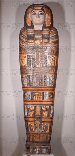 *MOMIA DE UN JOVEN ADULTO DE TEBAS XXVI DINASTI
LONDRES, BRITISH MUSEUM
INGLATERRA

This image