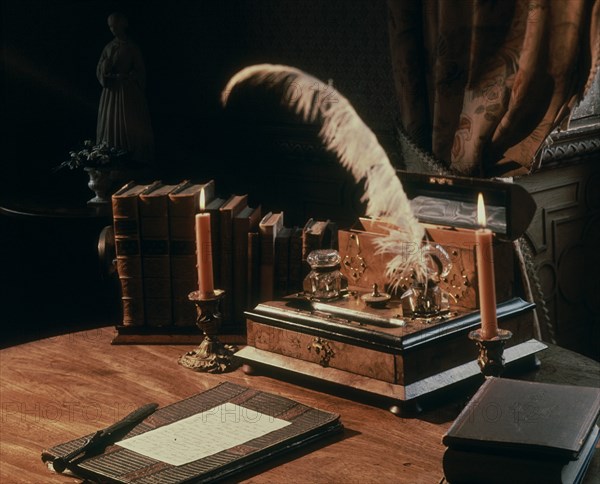 ESCRITORIO DE FLORENCE NIGHTINGALE (1820/1910)
CLAYDON H, COLECCION PARTICULAR
INGLATERRA

This