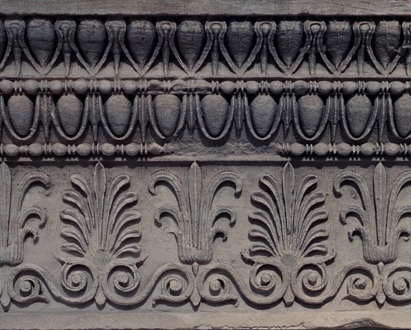 *ERECTEION - FRISO DET ENCIMA DE LA LOGIA DE LAS CARIATIDES
ATENAS, ACROPOLIS
GRECIA

This