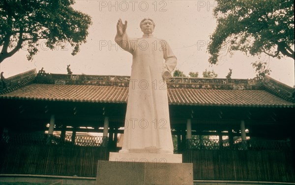 *MONUMENTO A MAO TSE-TUNG O MAO ZEDONG(1893/1976)
NACION, EXTERIOR
CHINA

This image is not
