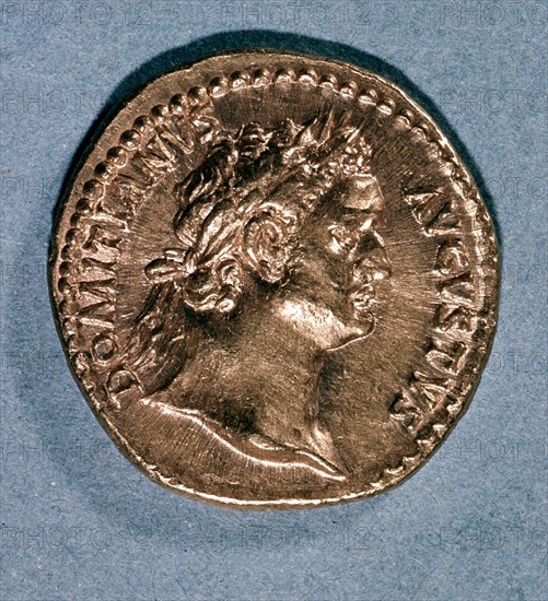 *MONEDA DE BRONCE DE DOMIZIANO (51-96)
ROMA, MUSEO NACIONAL ROMANO
ITALIA

This image is not