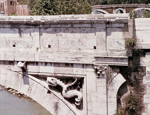 *DRAGON HERALDICO DE GREGORIO XIII EN UN PUENTE
ROMA, EXTERIOR
ITALIA

This image is not
