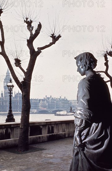 *ESTATUA DE FLORENCE NIGHTINGALE 1823-1910
LONDRES, HOSPITAL SANTO TOMAS
INGLATERRA

This image