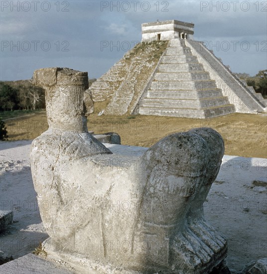 PIRAMIDE DE CHICHENTIZA
CHICHEN ITZA, EXTERIOR
MEXICO