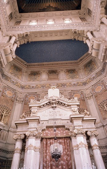 *INTERIOR
ROMA, SINAGOGA HEBREA
ITALIA

This image is not downloadable. Contact us for the high
