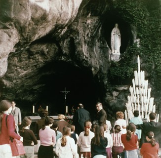 Entrée de la Grotte de Lourdes, France