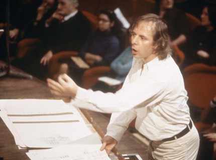 Karlheinz Stockhausen lors d'un concert