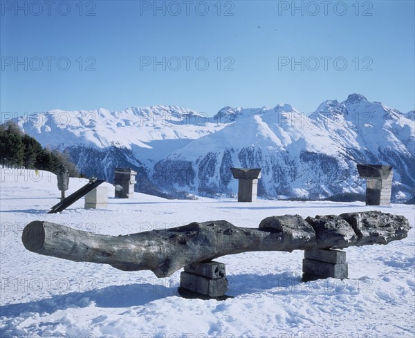 SCHNABEL JULIAN 1951-
ESCULTURAS-EN ANTIGUA PISTA PATINAJE FRENTE HOTEL CHANTARELA
SAN MORITZ,