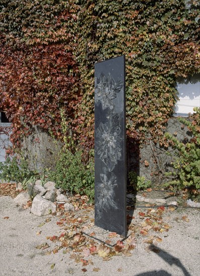 MORAL JUAN
OBRA DE LITOESPACIO EN JARDIN
TORRELODONES, COLECCION JUAN MORAL(CASA)
MADRID