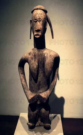 ESCULTURA-PERSONAJE ANCESTRAL-MALI-TRIBU BAMBARA?-BOUGOUINI
NUEVA YORK, MUSEO