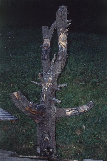 ESCULTURA EN TRONCO DE MADERA DE LOS DIOSES DE LOS VIENTOS-ARTE POPULAR
TIROL,