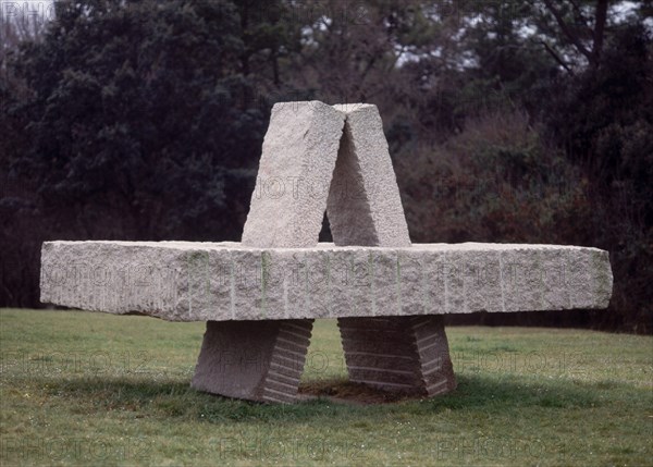 GONZALEZ RIANCHO/BRINGAS
EXTERIOR-ESCULTURA EN PIEDRA EN LOS JARDINES
SANTANDER, PALACIO DE LA