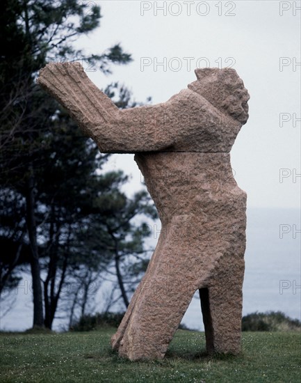 GONZALEZ RIANCHO/BRINGAS
EXTERIOR-ESCULTURA EN PIEDRA EN LOS JARDINES
SANTANDER, PALACIO DE LA