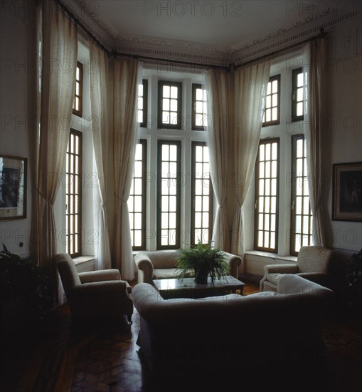 GONZALEZ RIANCHO/BRINGAS
INTERIOR-SALA CON VENTANAL Y SILLONES
SANTANDER, PALACIO DE LA