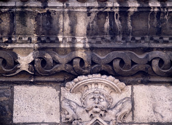 PORTADA-REMATE-IMAGEN DE HELIOS(DIOS GRIEGO)
VITORIA, PALACIO DE ESCORIAZA-ESQUIVEL
ALAVA