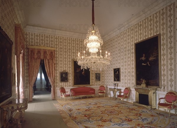 INTERIOR-CAMARA OFICIAL-LAMPARA DE LA GRANJA Y MOBILIARIO FRANCES
RIOFRIO, PALACIO