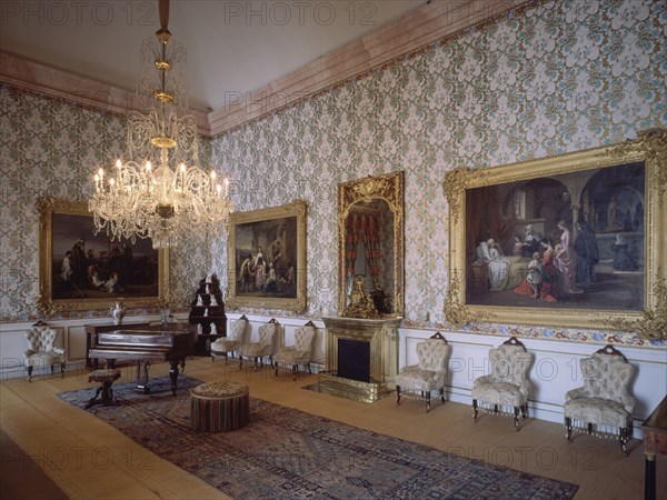 INTERIOR-SALA DE MUSICA-PIANO DE COLA DE ALFONSO XII
RIOFRIO, PALACIO REAL
SEGOVIA

This image