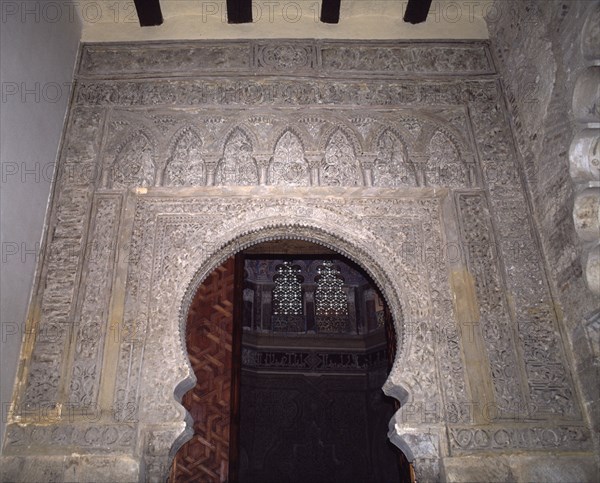 DETALLE SUPERIOR DEL ARCO DE ENTRADA AL ORATORIO-S XI-REINOS TAIFAS
ZARAGOZA, ALJAFERIA-CORTES